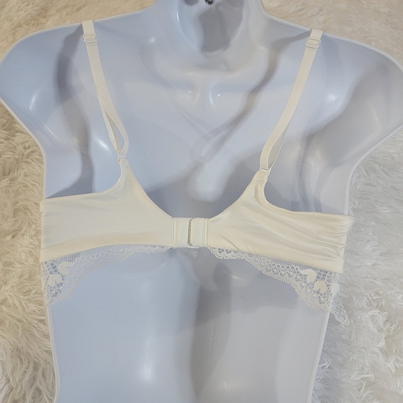 Maidenform Pure Comfort White Lace Bralette - Picture 5 of 13